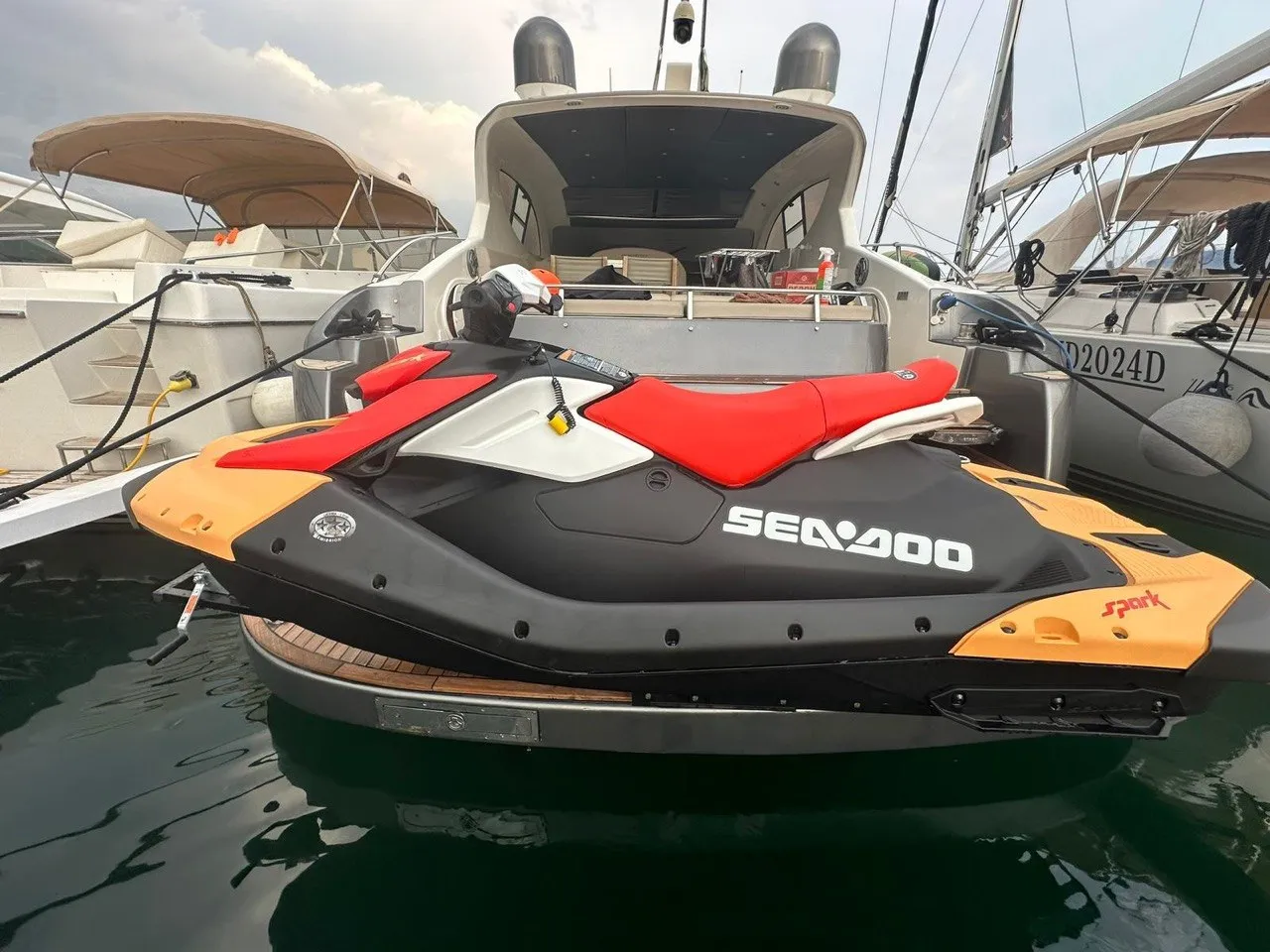 Moto d'acqua Sea-Doo Spark New 900 ACE a noleggio con BoatVibe in Costiera Amalfitana (6)