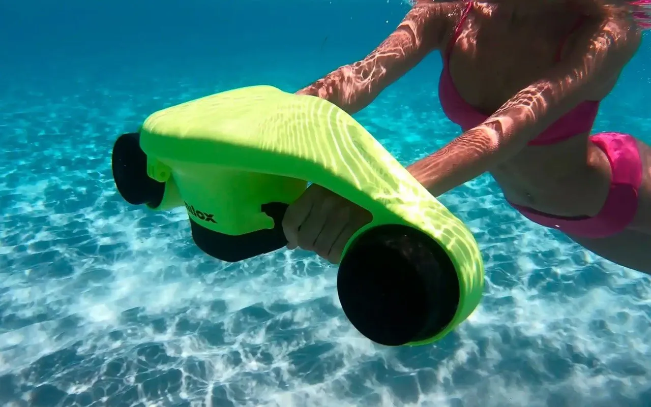 Seascooter, scooter acquatico subacqueo a noleggio con BoatVibe in Costiera Amalfitana